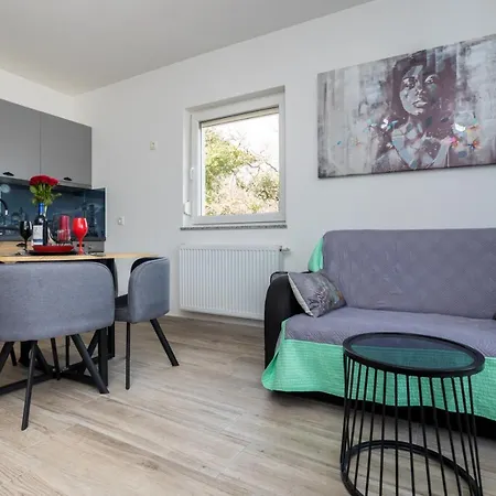 Kristina By El-pi Tours Апартаменты *