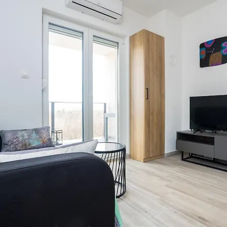 Kristina By El-pi Tours Апартаменты Zupanje