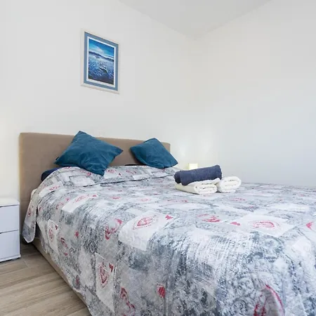 아파트 Kristina By El-pi Tours