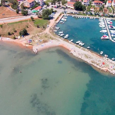 Kristina By El-pi Tours Апартаменты Zupanje