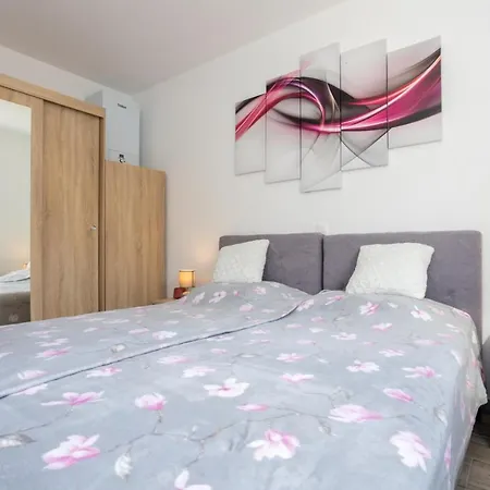 Kristina By El-pi Tours Διαμέρισμα